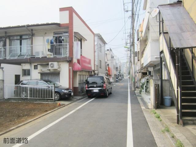 Local photos, including front road. Frontal road