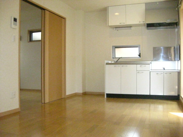 Living and room. ☆ Day is good on the south-facing ☆