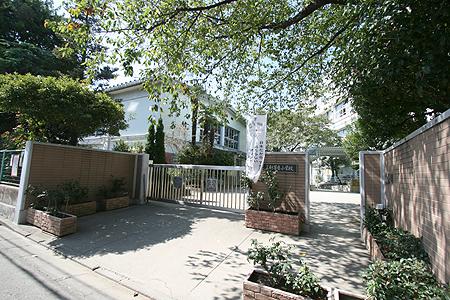 Primary school. 710m to Setagaya Ward Sangenjaya Elementary School