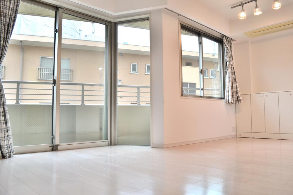 Living. Indoor (11 May 2013) Shooting