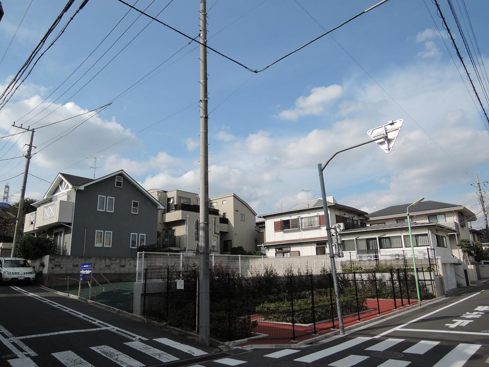 Local photos, including front road. Local (10 May 2013) Shooting