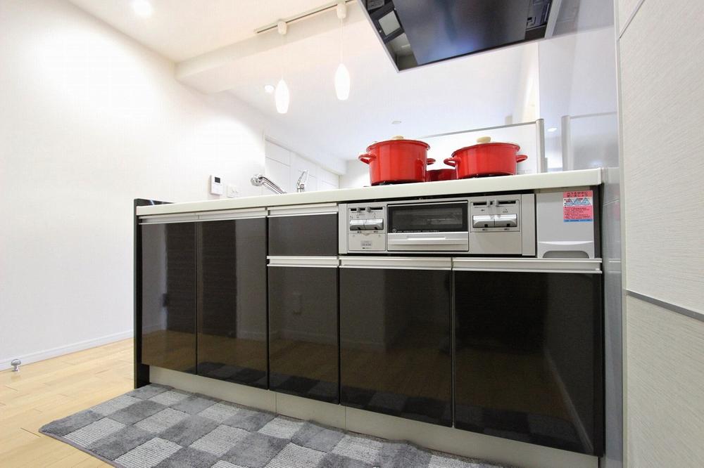 Kitchen. Face-to-face open kitchen Indoor (11 May 2013) Shooting