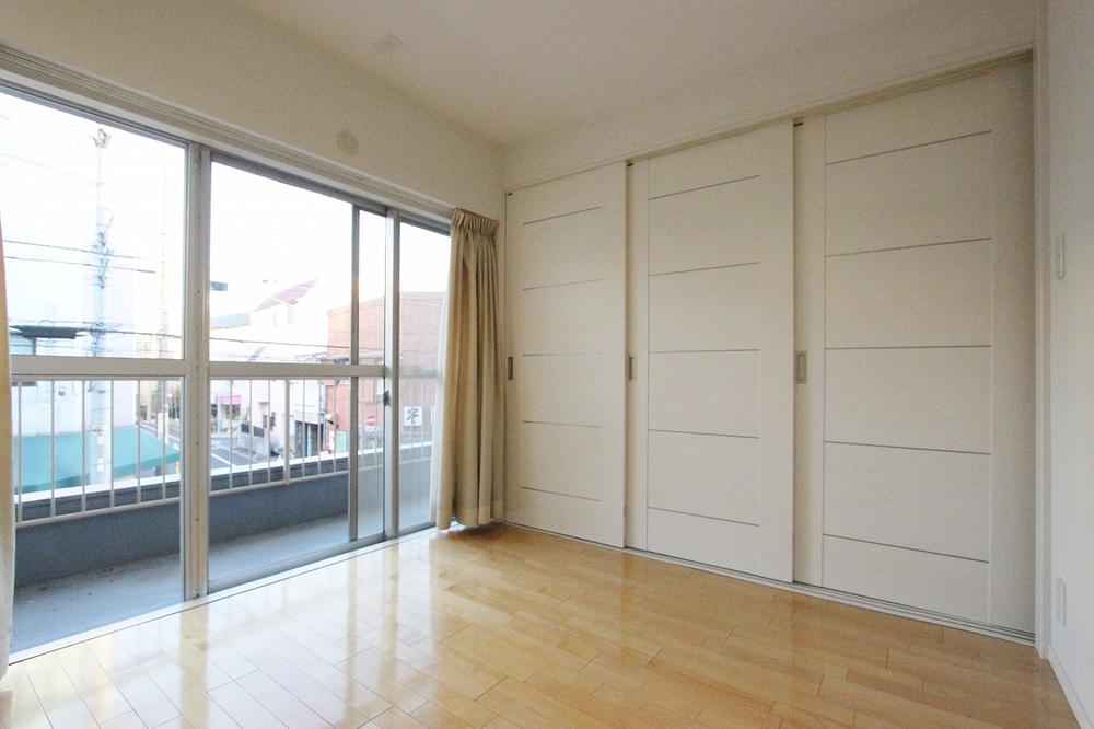 Non-living room. It has been separated in the living room and the sliding door