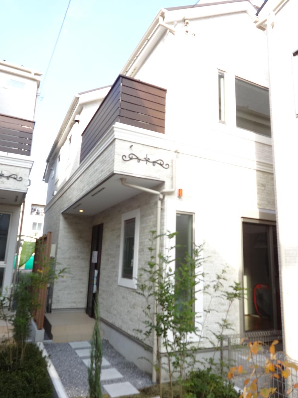 Local appearance photo. Local (10 May 2013) Shooting