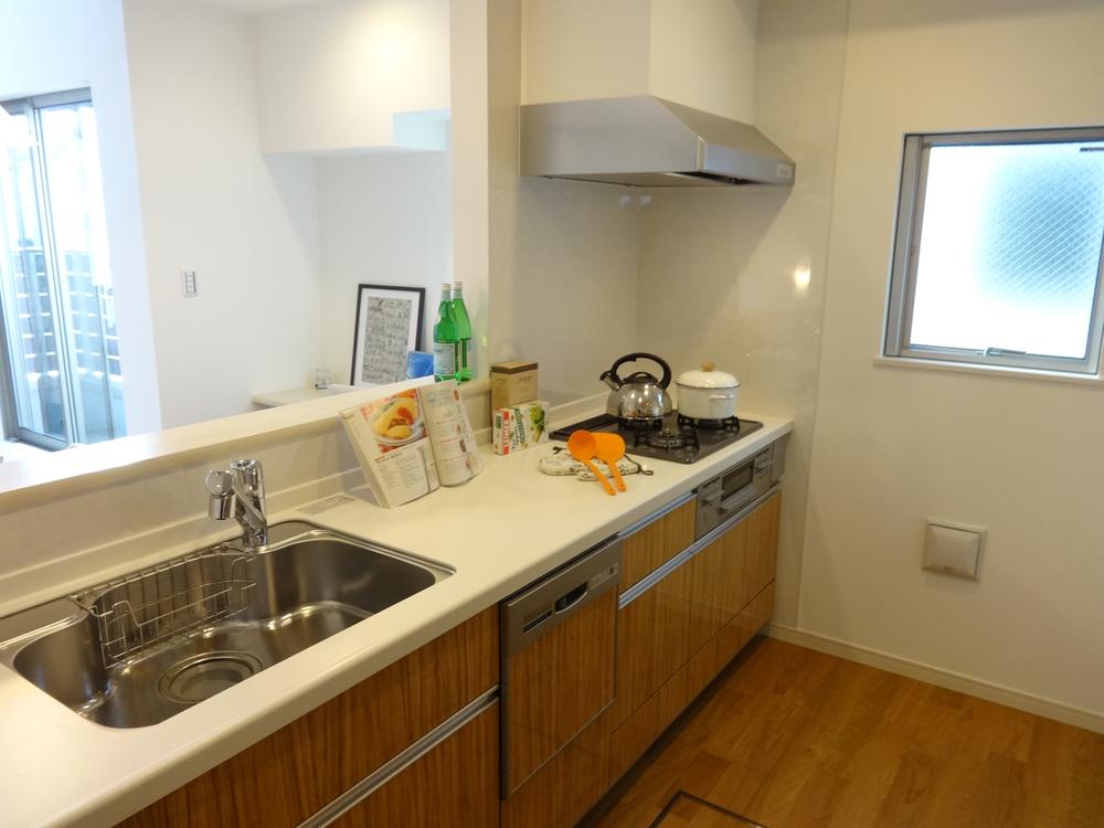 Kitchen. Indoor (10 May 2013) Shooting