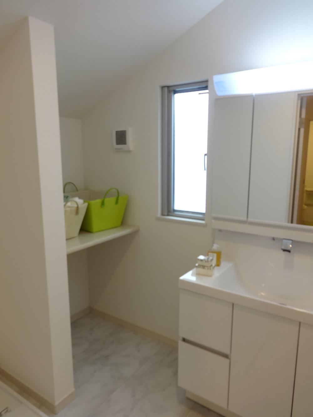 Wash basin, toilet. Indoor (10 May 2013) Shooting