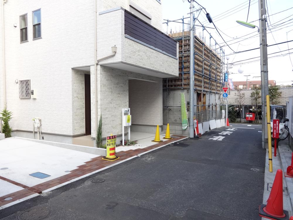 Local photos, including front road. Local (10 May 2013) Shooting