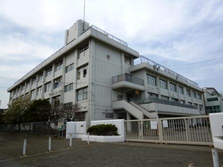 Junior high school. Kitami 680m until junior high school