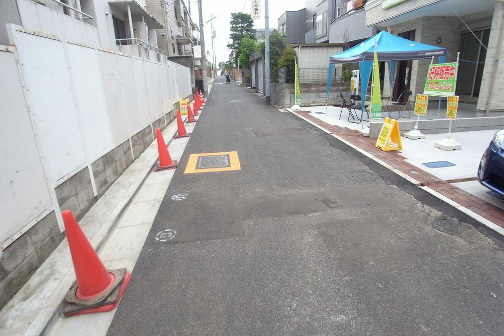 Local photos, including front road. Frontal road