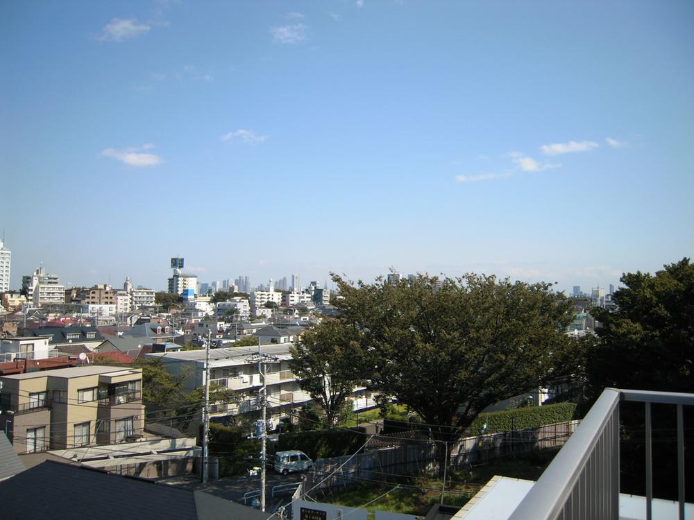 View photos from the dwelling unit. View from the roof balcony (December 2013) Shooting