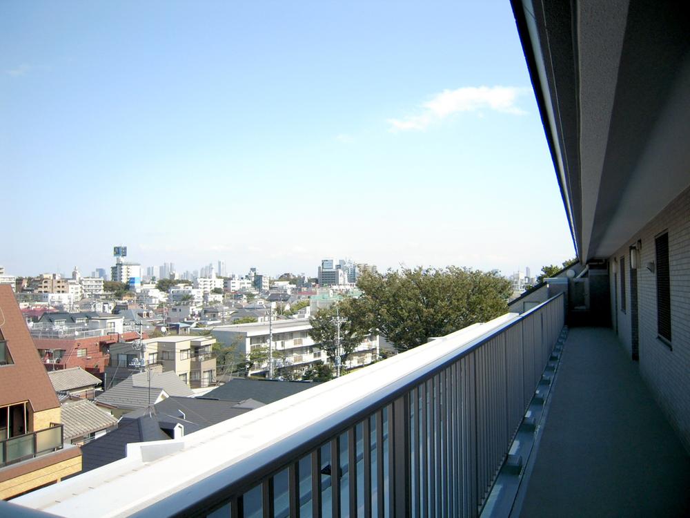 Other common areas. 5 floor of the view from the common corridor (12 May 2013) Shooting