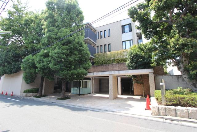 Local appearance photo. It is surrounded by a lot of green in appearance to feel the Oasis