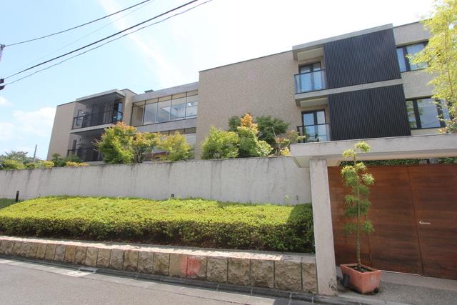 Local appearance photo. The total number of units of the 16 units low-rise apartment