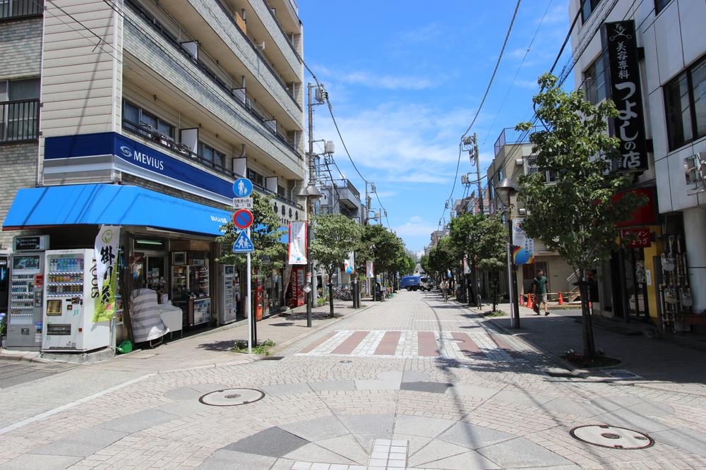 Other. Also enhance store, Good condition has been Station shopping center in the cobbled (Happy Road shopping street)