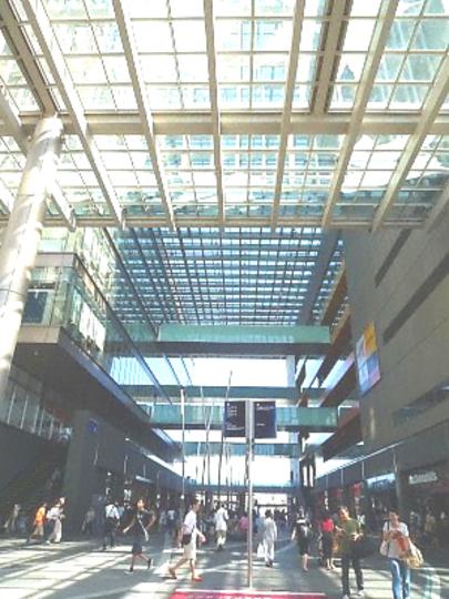 Shopping centre. In redevelopment 750m second phase of up to Futakotamagawa rise SC, Gym ・ It will also be available, such as a movie theater