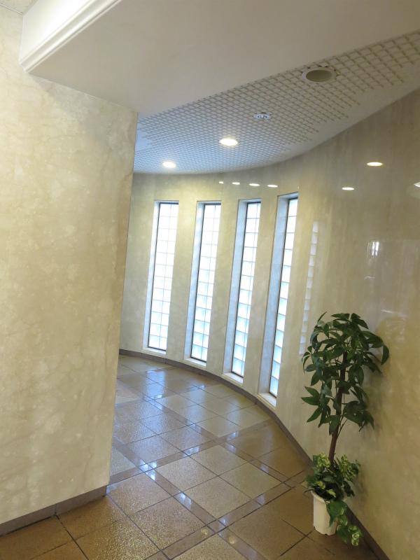 Entrance. Common areas