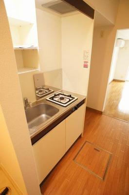 Kitchen. Moving with a gas stove is also a breeze