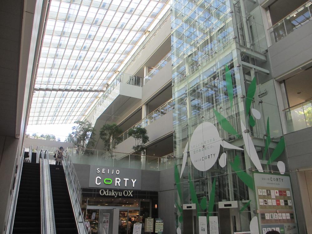 Other local. Odakyu line "Seijogakuen before" station Campus