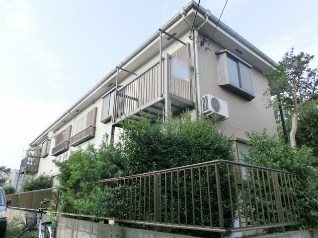 Building appearance. Southwestward day is good