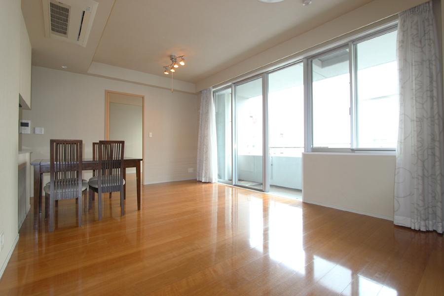 Living. The opening portion is also large, Bright LDK is about 16.5 Pledge