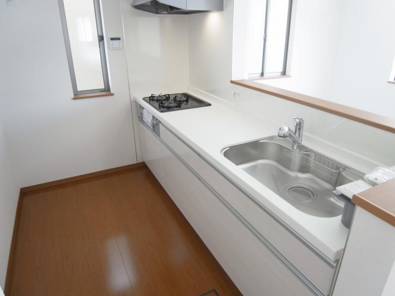 Same specifications photo (kitchen). Seller construction cases _ Kitchen
