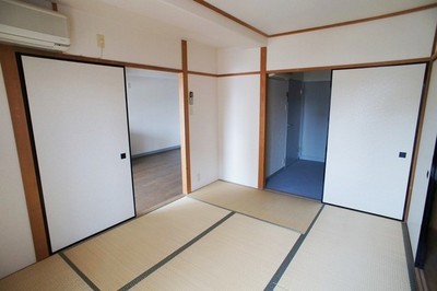 Living and room. Good bright room per yang ☆