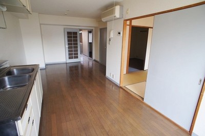 Living and room. Brightly, There is a sense of open ☆