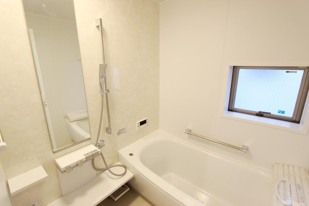 Bathroom. Unit bus of TOTO! Also there firmly window.