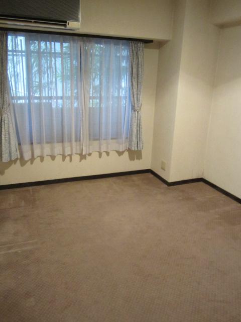 Non-living room. Indoor (10 May 2013) Shooting