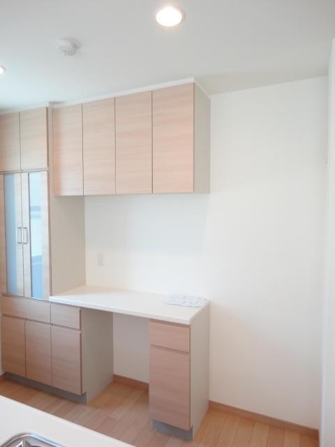 Same specifications photo (kitchen). Kitchen storage same specifications