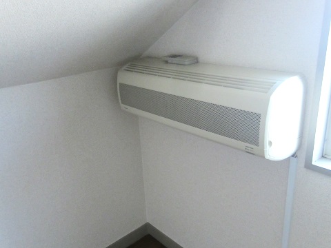 Other room space. There cooler to loft