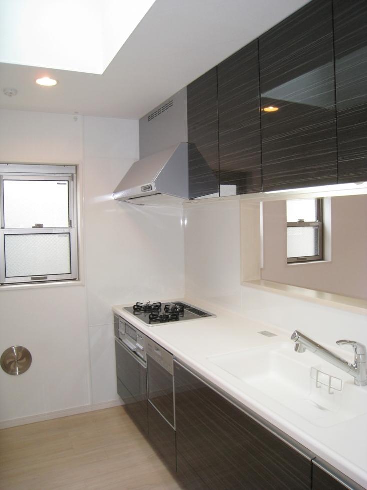 Same specifications photo (kitchen). Kitchen construction cases