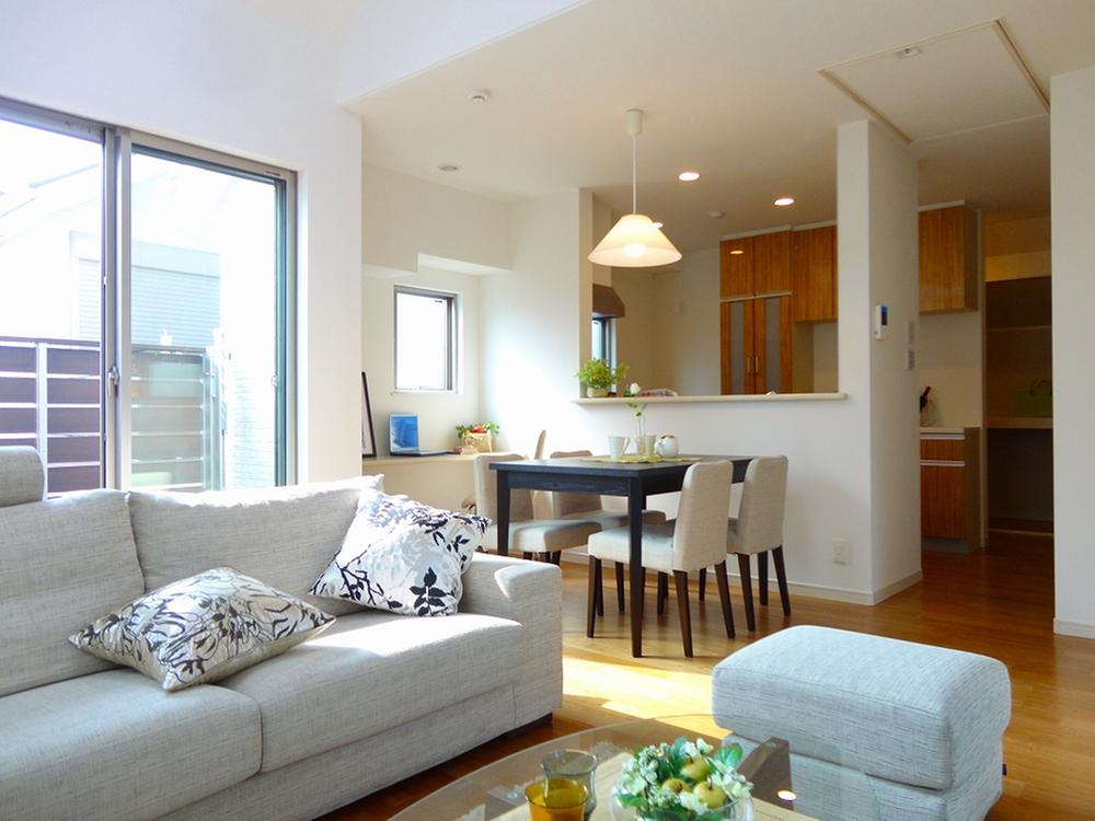 Living. Indoor (08 May 2013) Shooting