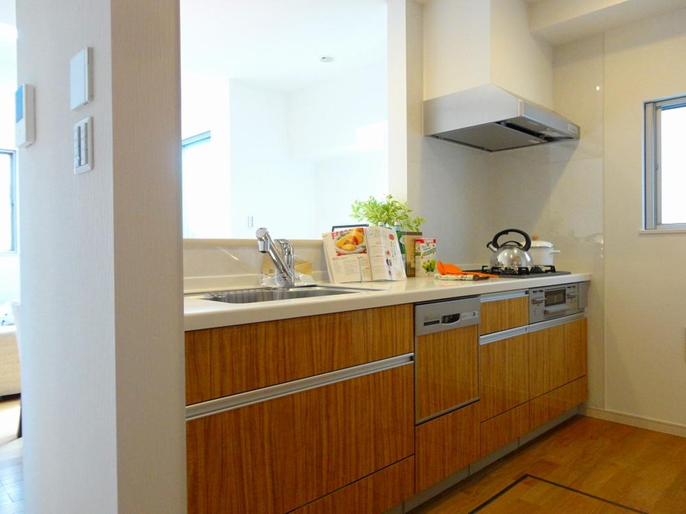 Kitchen. Indoor (08 May 2013) Shooting