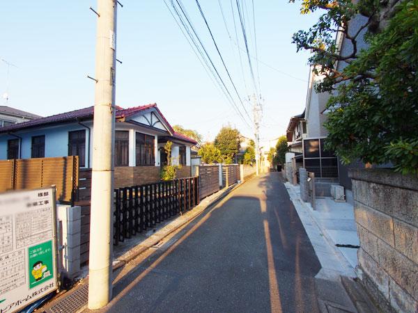 Local photos, including front road. Frontal road