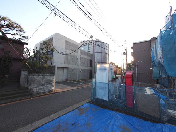 Local photos, including front road. Frontal road