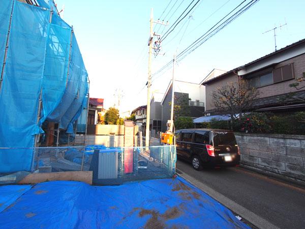 Local photos, including front road. Frontal road