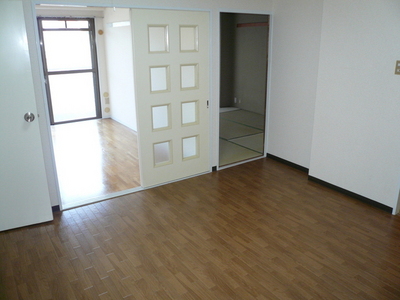 Living and room. Spacious dining.