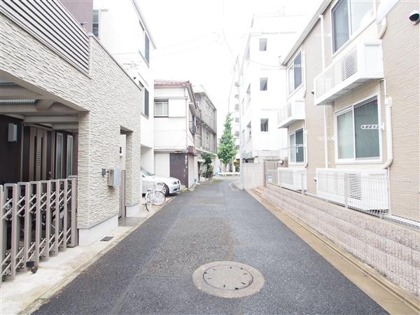 Local photos, including front road. Front road 2013 / 06 shooting