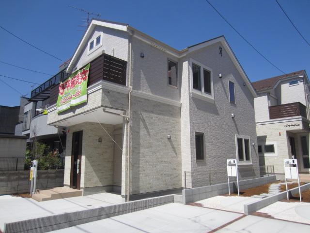 Local appearance photo. East side because of the adjacent land passage, Bright compartment (September 2013 shooting)