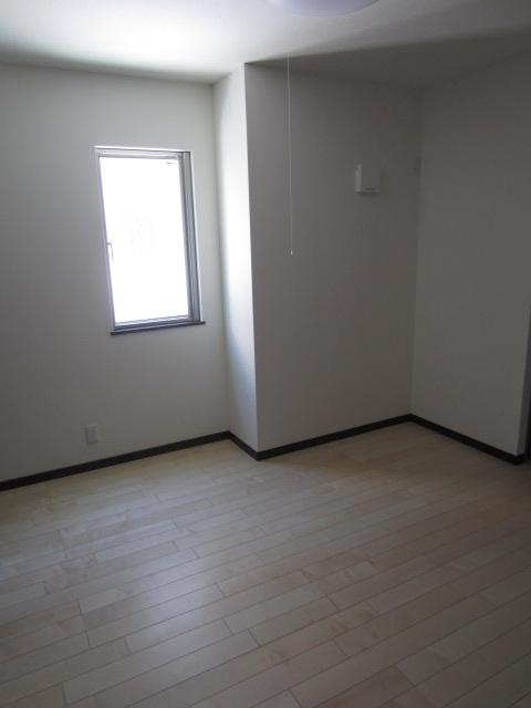 Non-living room. All rooms have to place the closet (September 2013 shooting)