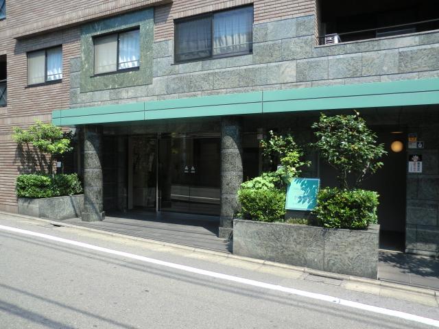 Entrance. Common areas