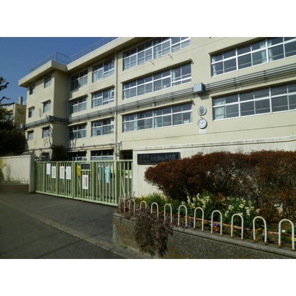 Junior high school. 603m Kamisoshigaya junior high school until the Setagaya Ward Kamisoshigaya Junior High School
