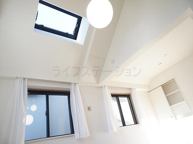 Living. Local (November 19, 2013) Shooting