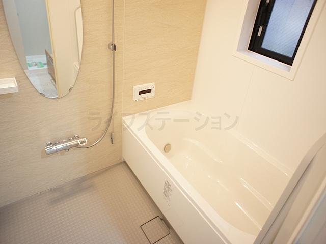 Bathroom. Local (November 19, 2013) Shooting