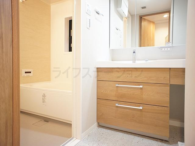 Non-living room. Local (November 19, 2013) Shooting