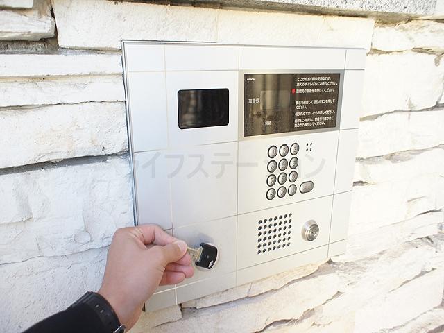 Other. Security is high key lock system.