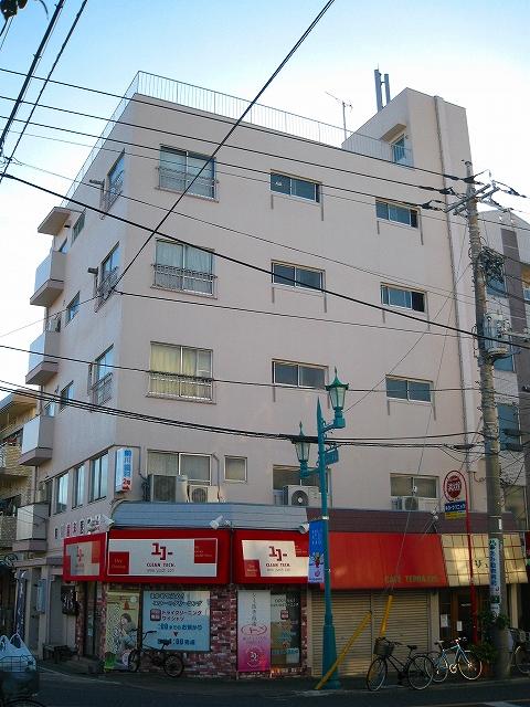 Local appearance photo. Local (12 May 2013) Shooting