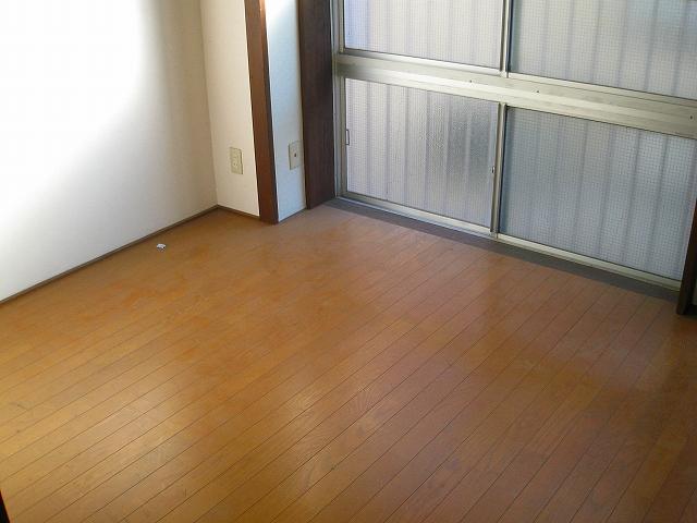 Non-living room. Indoor (12 May 2013) Shooting