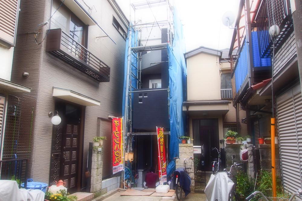 Local appearance photo. Local (11 May 2013) Shooting